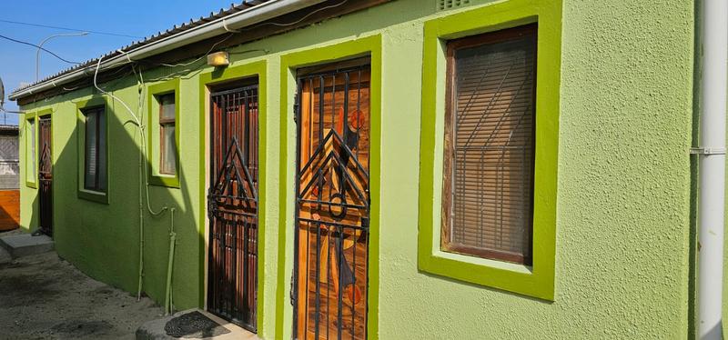 2 Bedroom Property for Sale in Ilitha Park Western Cape